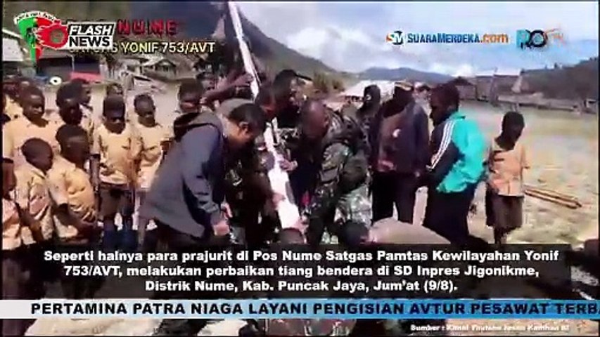 Prajurit Pos Nume Satgas Pamtas Kewilayahan Yonif 753/AVT Lakukan Perbaikan Tiang Persiapan HUT RI Ke-79 di Distrik Nume, Kab. Puncak Jaya