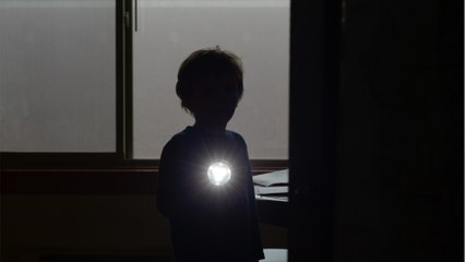 Mann hängt "verfluchtes" Gemälde bei sich auf: Auf einmal sieht er beunruhigende Dinge