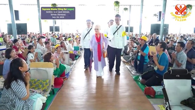 走在愛的路上—清海無上師（純素者）簡介 Walk the Way of Love – An Introduction to Supreme Master Ching Hai (vegan)