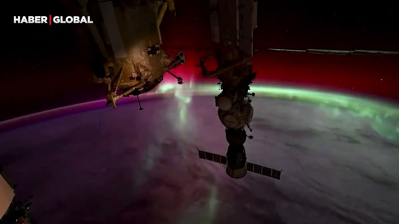 Uzay istasyonundan görüntülenen Kuzey ışıkları nefes kesti!