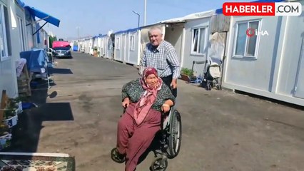 Depremde ayağını kaybeden eşini sevgisiyle ayakta tutuyor