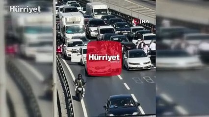 E-5 karayolu Florya'da konvoydan inip halay çeken grup trafiğin durmasına neden oldu