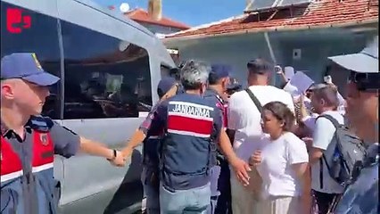 Protestolar sırasında kısa süreli arbede de yaşandı
