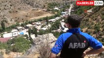 Şırnak'ta dev kayalar halatla bağlandı