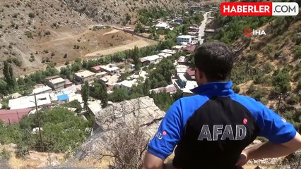 Şırnak'ta dev kayalar halatla bağlandı