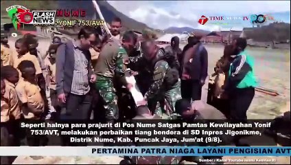 PRAJURIT POS NUME SATGAS PAMTAS KEWILAYAHAN YONIF 753/AVT LAKUKAN PERBAIKAN TIANG PERSIAPAN HUT RI KE-79 DI DISTRIK NUME
