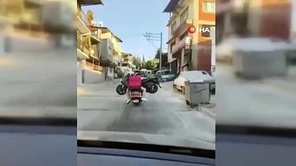 Vatandaşlar hayret etti! Motosiklet üstünde motosiklet taşıdılar