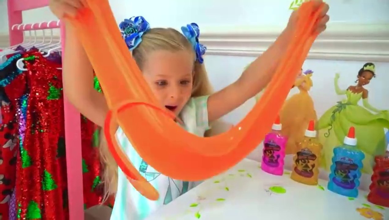 Roma and Diana are playing with slimes ｜ Fun games with dad