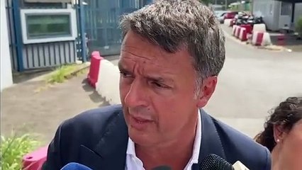 Firenze, Renzi e Giachetti in visita al carcere: «A Sollicciano si vive come nemmeno i maiali nelle porcilaie»