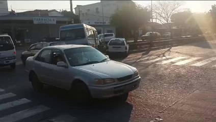 Santa Cruz: Choque entre un micro y una vagoneta en la avenida Cumavi