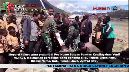 Prajurit Pos Nume satgas Pamtas Kewilayahan Yonif 753 AVT Lakukan Perbaikan Tiang Persiapan HUT RI Ke-79 di Distrik Nume, Kab. Puncak Jaya