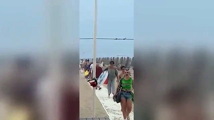 Tromba d'aria in Versilia: fuggi fuggi dalle spiagge da Viareggio al Cinquale