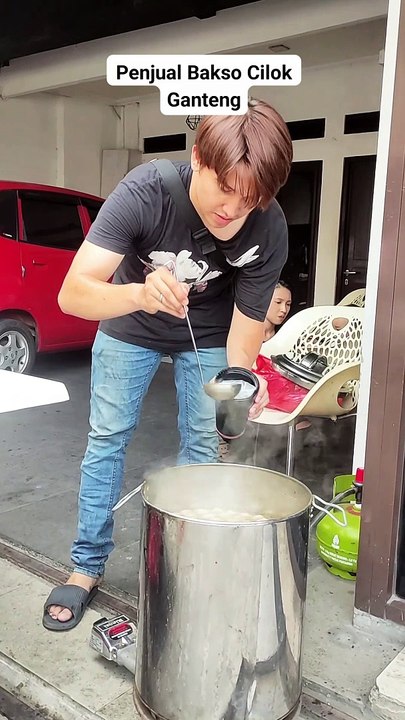Penjual Bakso Cilok Ganteng Menawan