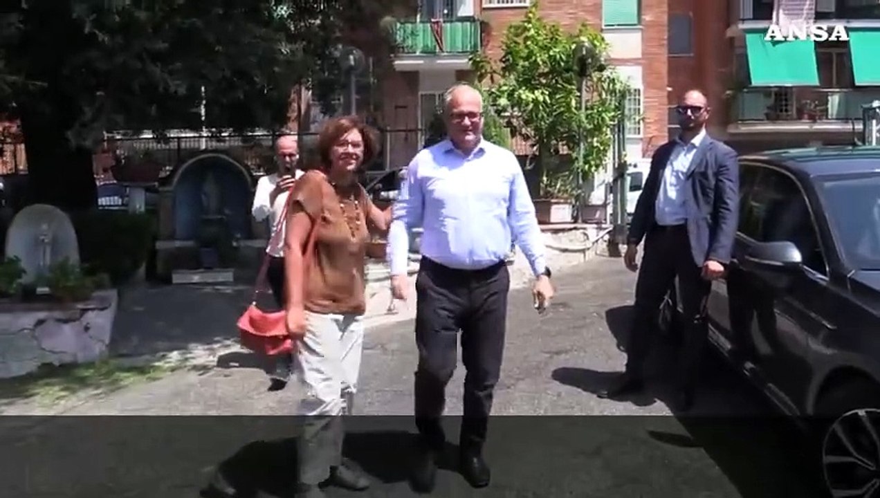 Ferragosto, Gualtieri a pranzo al centro anziani di periferia del Trullo