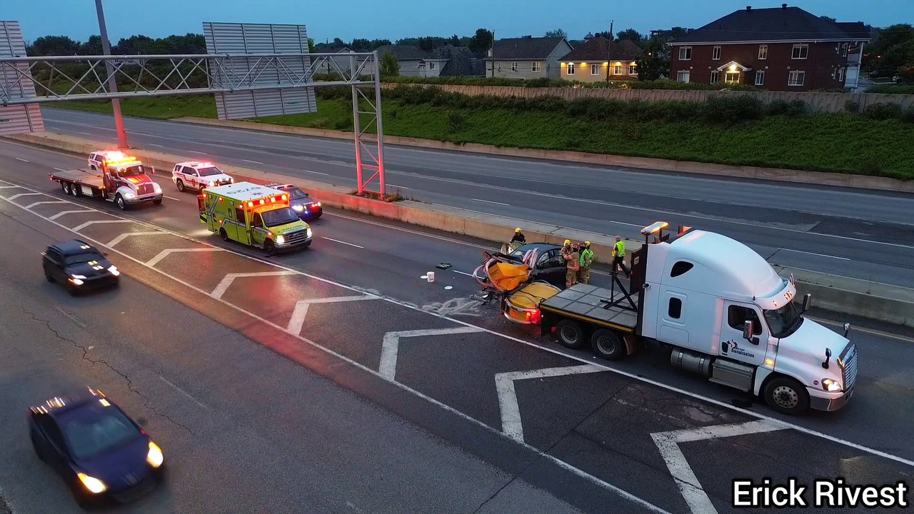 Collision sur un atténuateur d'impact à Candiac (Le Reflet - Erick Rivest)