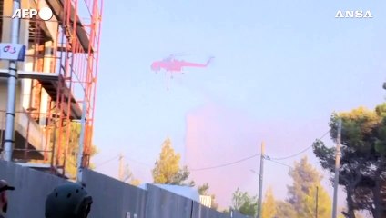 Grecia, le fiamme devastano le aree attorno ad Atene