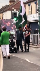 Imran Khan Updates - یہ پشاور یا لاہور نہیں بلکہ یوم آزادی کے موقعے پر لندن کی سڑکوں کے مناظر ہیں ❤️(HD)