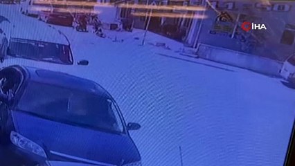 Daha önce böyle kaza duydunuz mu? Kaçan at, motosikletliyi altına aldı