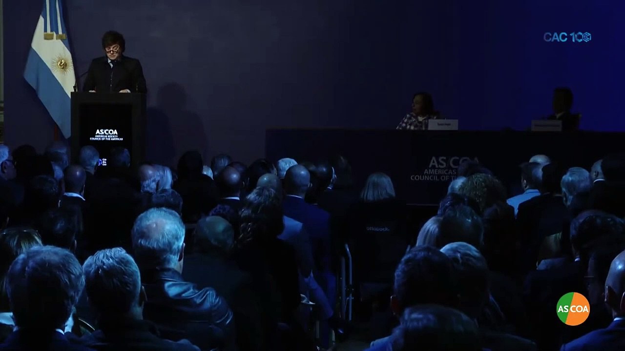 Milei despotricó contra economistas en el Council de las Américas y negó intervenir en la economía