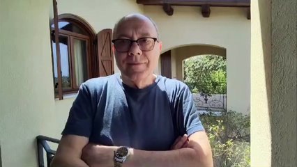Carlo Verdone ai fan al «Palo della morte» a Ferragosto: «Abbiate fede, "il Bullo" arriverà sulla sua macchina...»