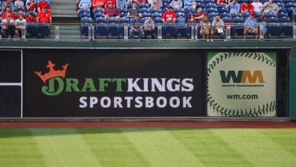 DraftKings Reverses Surcharge Decision Amid FanDuel's Move
