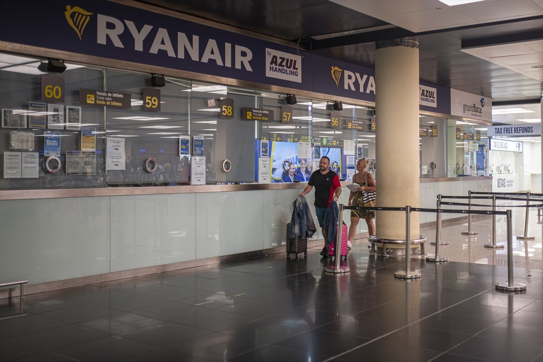 180 pasajeros afectados por la cancelación de un vuelo Ryanair Málaga - Bari que los mantuvo atrapados a bordo durante una hora, sin aire acondicionado