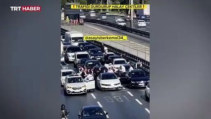 İstanbul'da düğün konvoyu yaparak trafik akışını engelleyen 5 kişi yakalandı