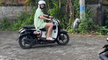 Ride a bike in Bali, they said... you'll learn in no time, they said