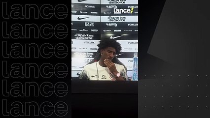 Talles se emociona em entrevista coletiva