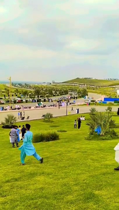 Vilog in karachi bahria too