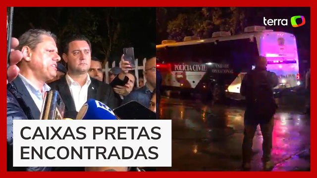 Caixas pretas do avião que caiu em Vinhedo foram resgatadas pelo Cenipa, diz Tarcísio de Freitas