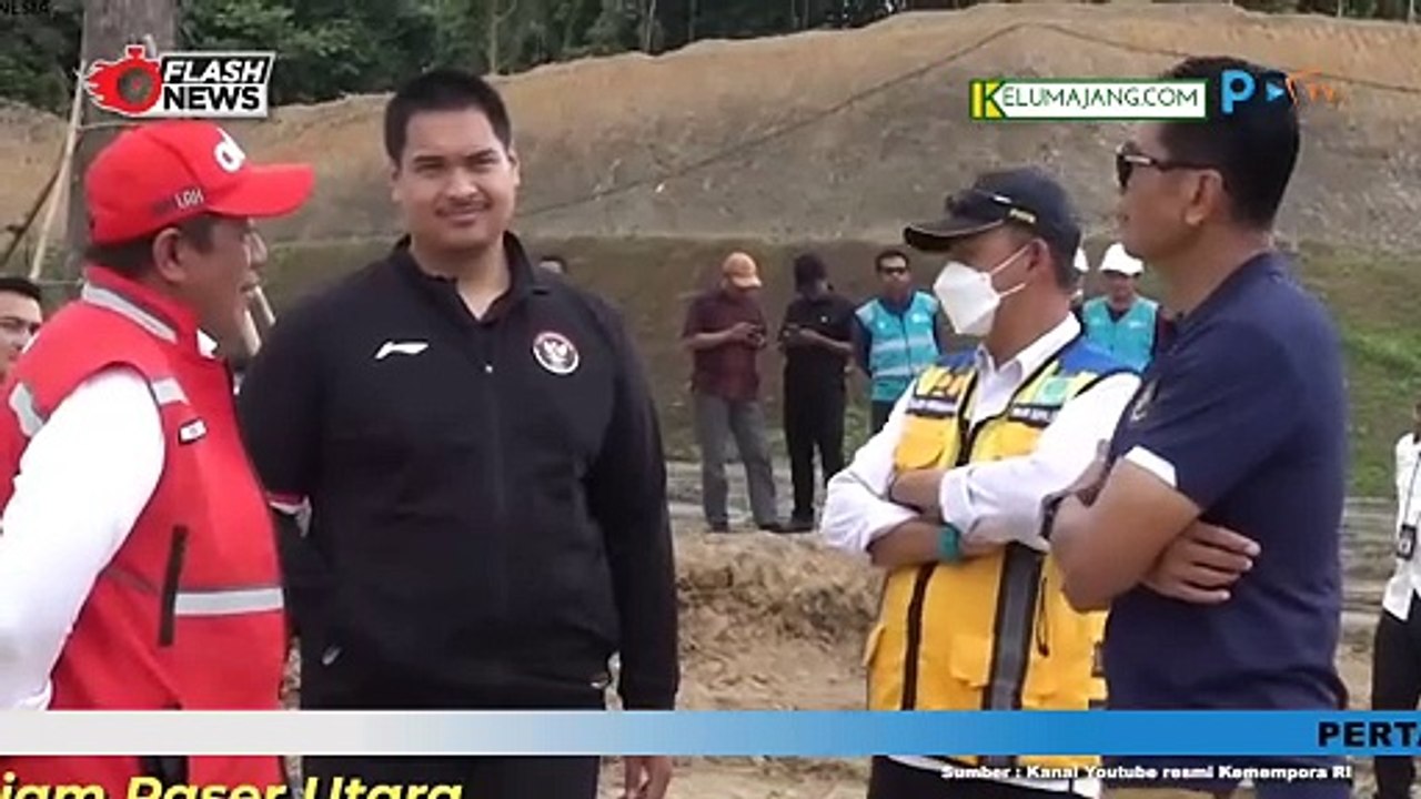 Menpora Dito Dampingi Presiden Tinjau Lapangan Sepak Bola Spot Center di IKN
