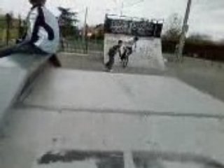 Manu qui fait du BMX