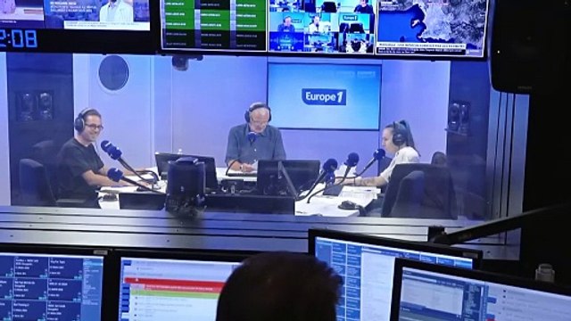 «Ca fait peur» : le long de l'A8, des fourgons jaunes accidentés s'exposent pour encourager une prise de conscience des conducteurs