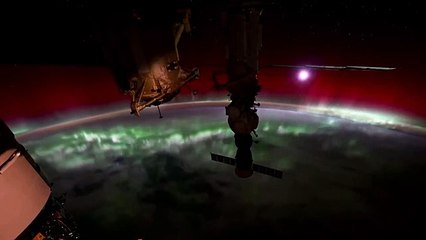 ISS astronauts share stunning timelapse of moon setting into aurora