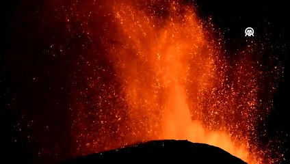 İtalya'da Etna Yanardağı yeniden hareketlendi! Görüntüler korkuttu