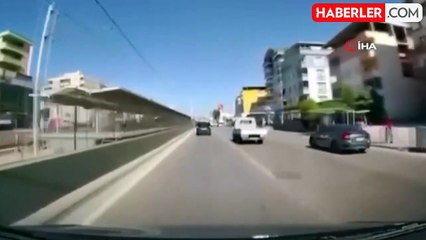 Makas atmak isterken kontrolden çıkan araç, bariyere çarptı