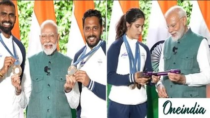 PM मोदी को मनु भाकर और पीआर श्रीजेश ने दिया स्पेशल गिफ्ट, ओलंपिक पदकवीरों ने जीता फैंस का दिल