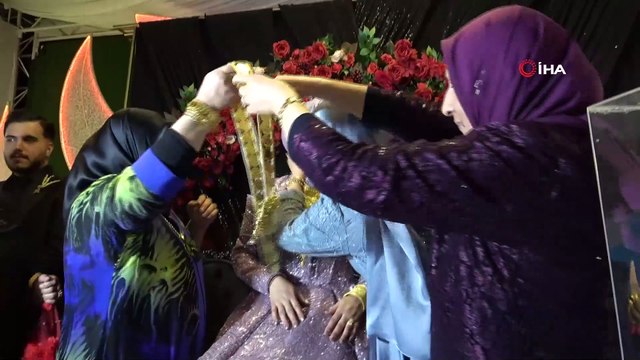 Van'da klasik aşiret düğünü! Paraları 15 kişi saydı, takı miktarı dudak uçuklattı