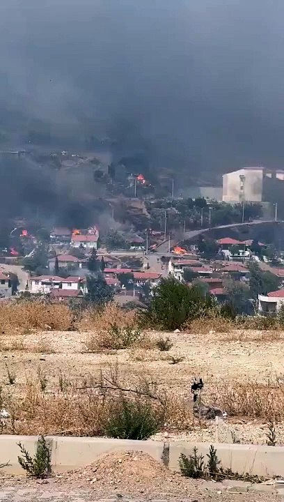 İzmir duman altı! Yamanlar Dağı yangını yerleşim yerlerine yaklaştı