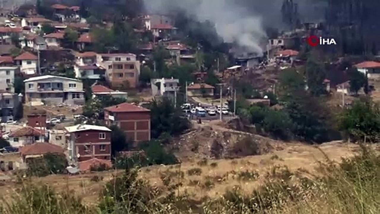 Dağda başlayan yangın evlere sıçradı! Koca şehir duman altında