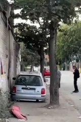 Homem vandaliza obra de Banksy em Londres