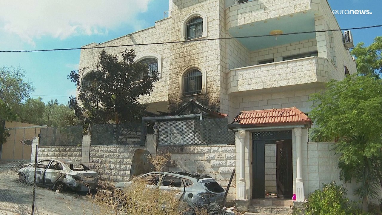 مقتل فلسطيني وإصابة 11 آخرين وحرق ممتلكات في هجوم مستوطنين على بلدة جيت شمال الضفة الغربية
