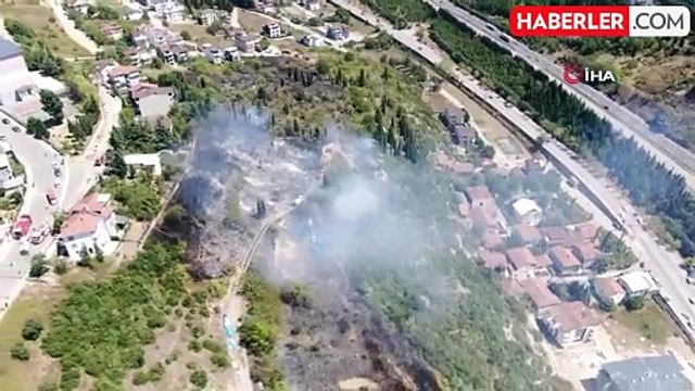 Ağaçlık ve çalılık alanda geniş çaplı yangın: Ekipler söndürmek için seferber oldu