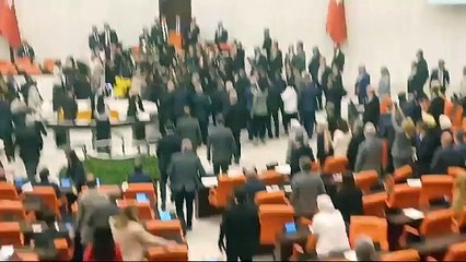 TBMM'deki Can Atalay oturumunda yumruklu saldırı
