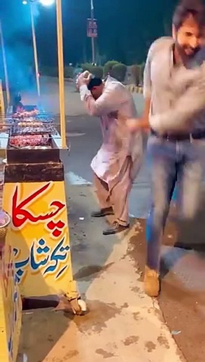 Tikka_Boti_Prank_Amazing_Youtube_New_Funny_Shorts_Video___Imran_Bukhari__(360p)