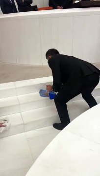 DEM Parti Grup Başkan Vekili Gülistan Kılıç Koçyiğit’in kaşı açıldı