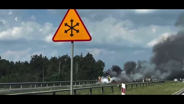 Pożar samochodu na drodze ekspresowej S3