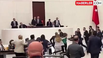 Alpay Özalan'ın Ahmet Şık'ı yumrukladığı anın en net görüntüsü