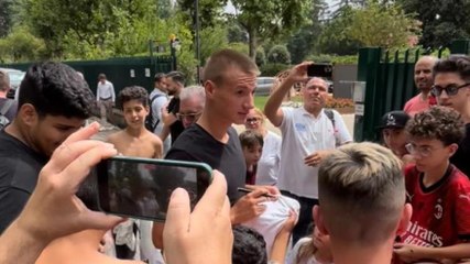 Bagno di folla per Camarda: il 16enne firma autografi ai fan